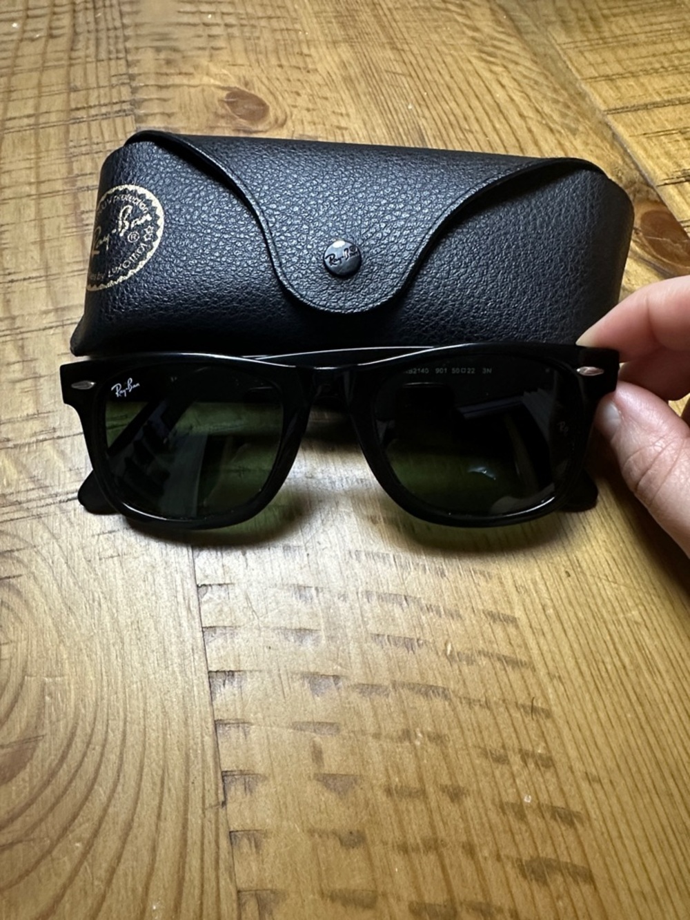 Ray-Ban Wayfarer Black Frame Sunglasses with Green tinted Lenses